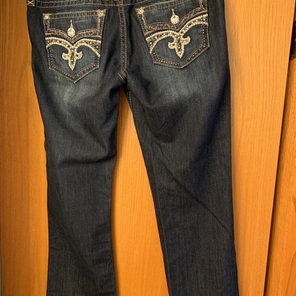 Rock Revival Women's Maisky Easy Capri with Distressed Detailing sz 31